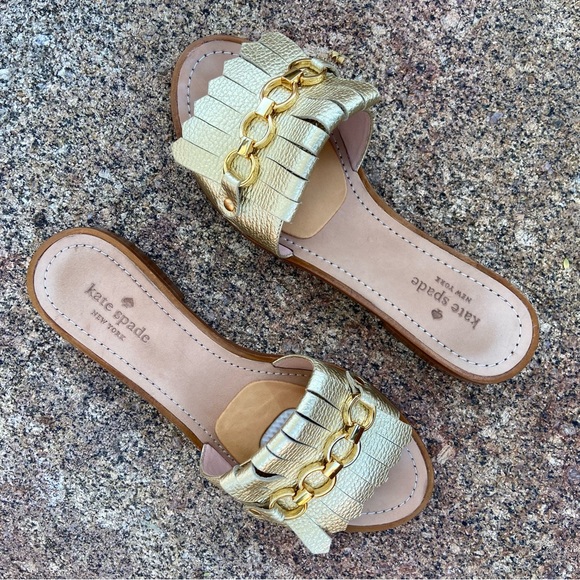 Kate Spade Brie Kiltie Fringe Leather Metallic Gold Chain Sandals - Picture 2 of 12